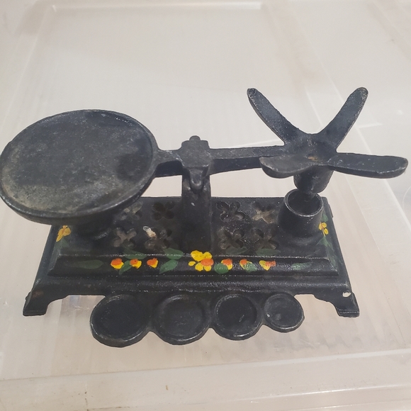 Vintage Cast Iron weight scale in working condition - Picture 9 of 11